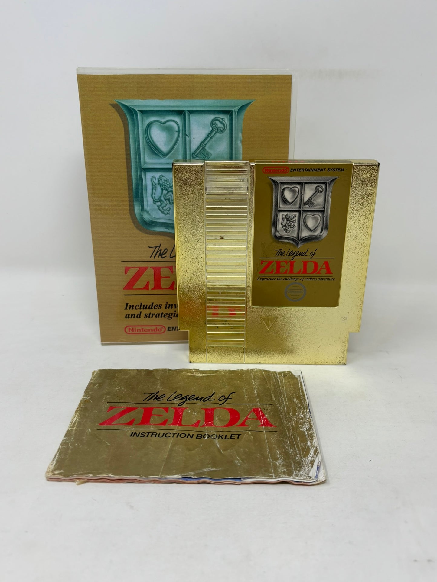 NES Nintendo - Legend of Zelda w/ Snap Case