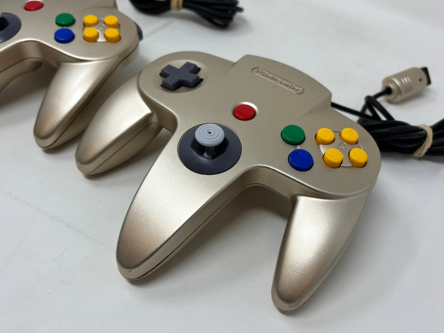 Nintendo 64 N64 - Toys R Us Limited Edition Gold Nintendo 64 System - Complete