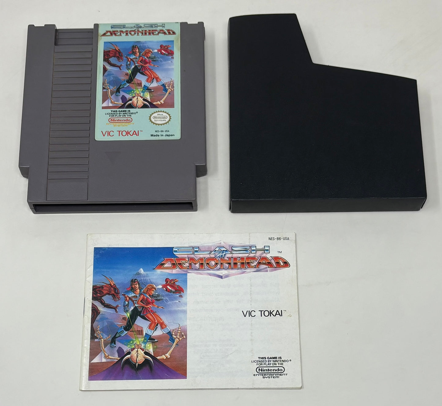 NES Nintendo - Clash at Demonhead w/ Manual