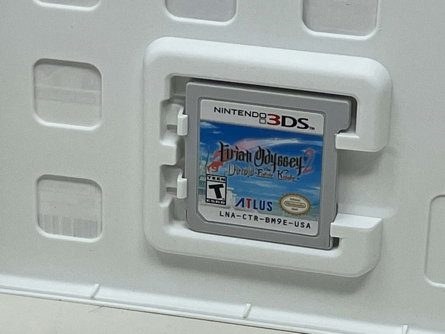 Nintendo 3DS - Etrian Odyssey 2 Untold The Fafnir Knight - Complete