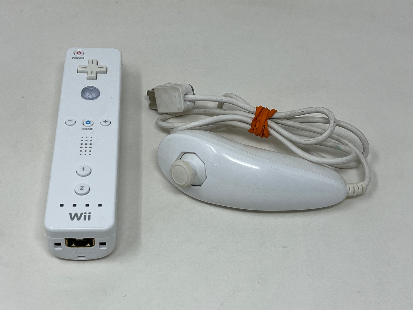 Nintendo Wii - Wii Mote w/ Nunchuk - White